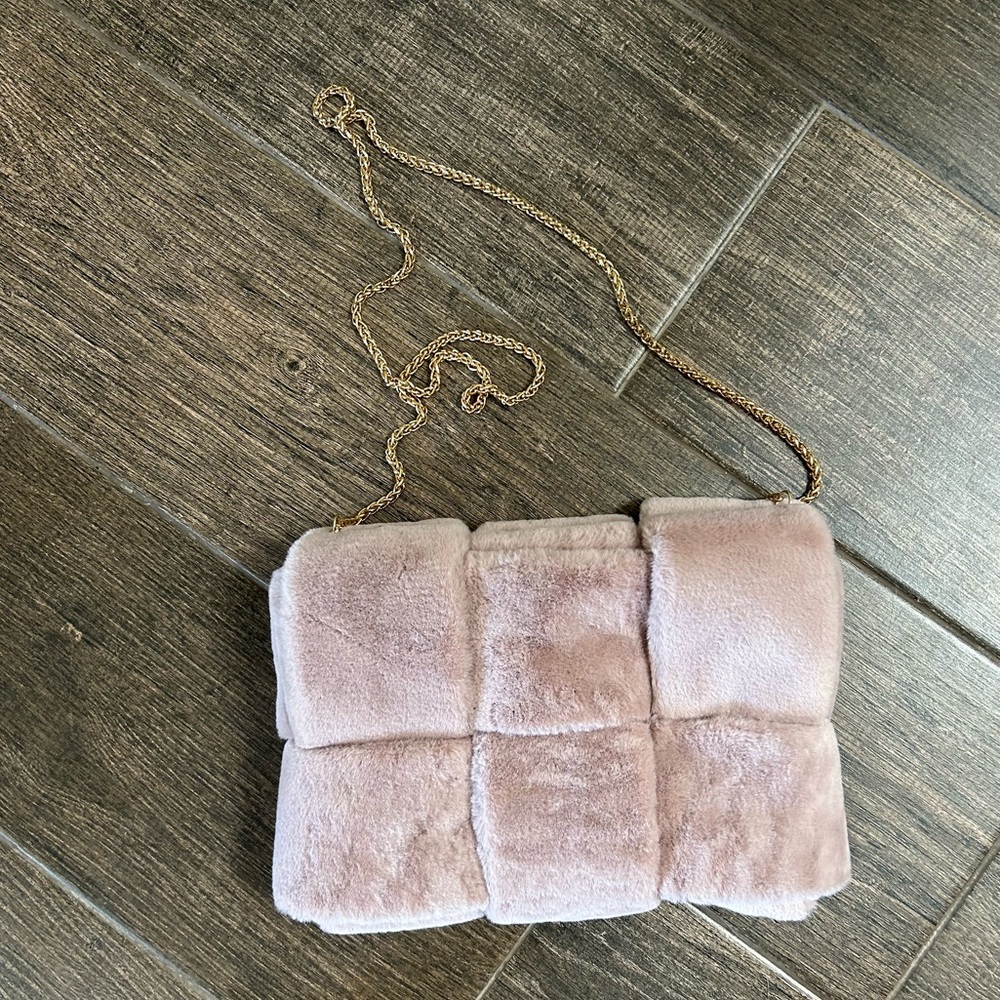 Anthropologie / Faux Fur Fuzzy Woven Clutch in Lavender - Picture 9 of 9